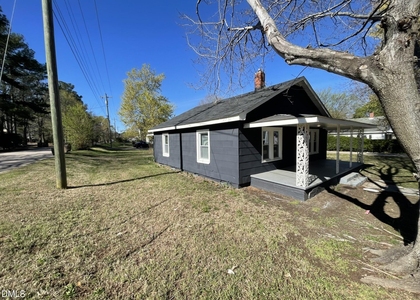 322 E Perry Avenue - Photo 1