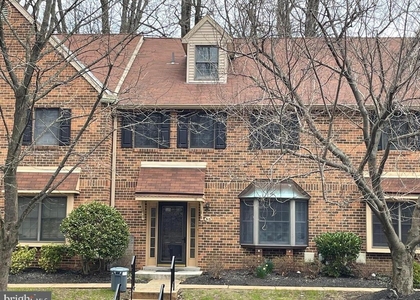 313 Albans Court - Photo 1
