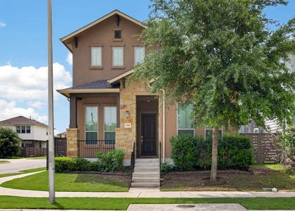 1501 Lawrence St - Photo 1