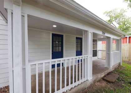 704 W Willis Street - Photo 1