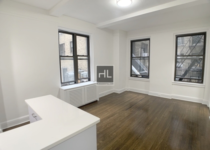 East 46 Street - Photo 1