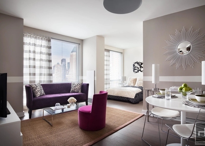 West 42nd Street - Photo 1