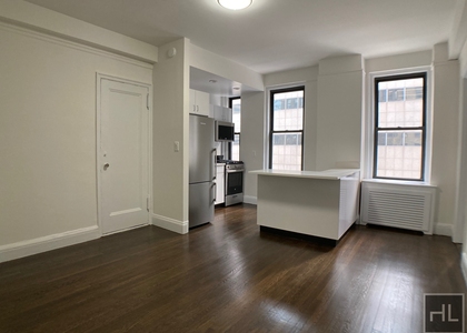 East 46 Street - Photo 1