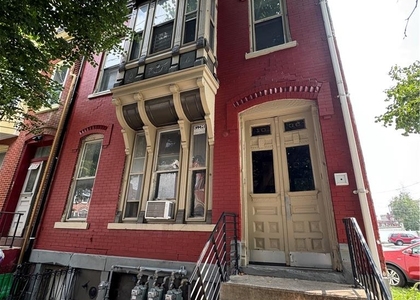 1036 W Linden Street - Photo 1