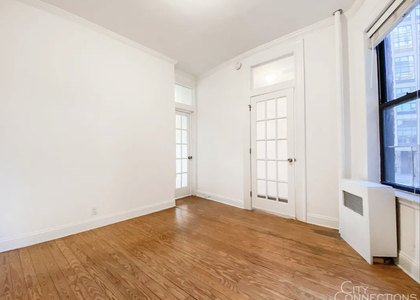 Grand Street - Photo 1