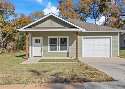 223 W Walker Street - Photo 1