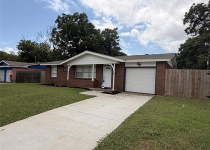 2514 Greenway Street - Photo 1