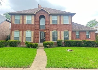 723 Sumner Drive - Photo 1