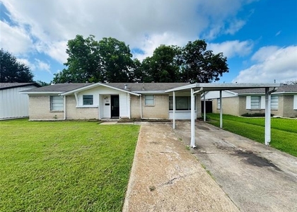 1104 Ashland Drive - Photo 1