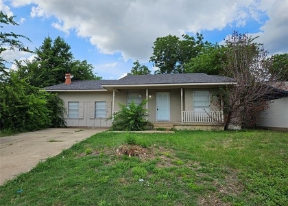 1621 E Park Boulevard - Photo 1