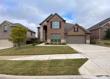 927 Bentley Drive - Photo 1