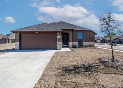 404 Tredway Court - Photo 1