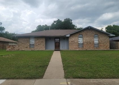 721 Lindenwood Drive - Photo 1
