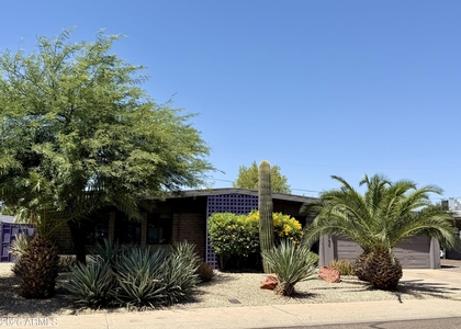 3702 E Paradise Drive - Photo 1