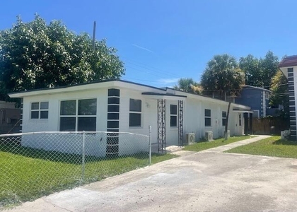 304 N Tamarind Avenue - Photo 1