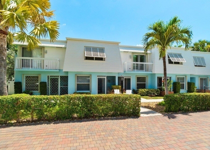 842 Se 19th Avenue - Photo 1