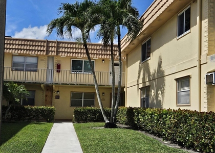 211 E Saxony Lane - Photo 1
