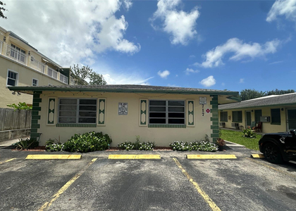 717 Se 16th Street - Photo 1