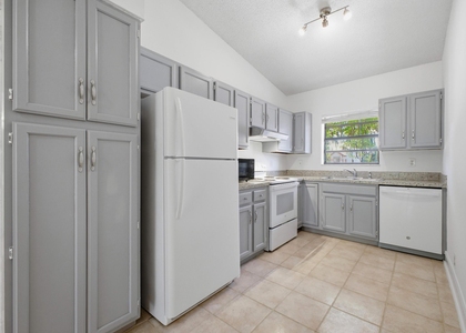 321 Norwood Terrace - Photo 1