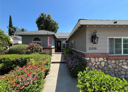 15358 Leadwell - Photo 1
