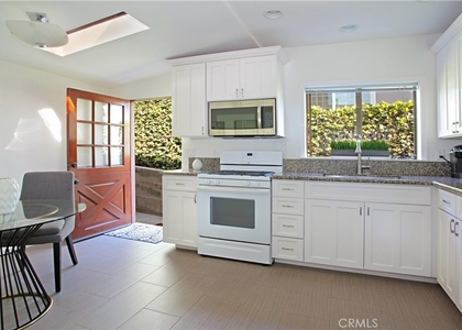 405 Heliotrope Avenue - Photo 1