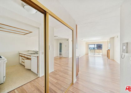 1519 N Martel Avenue - Photo 1