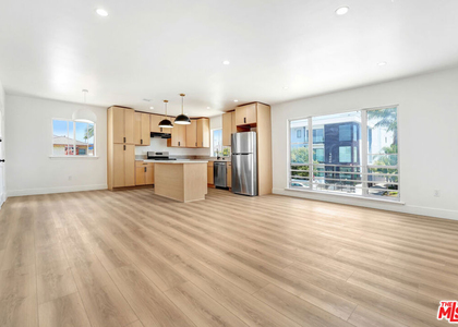 1435 S Hayworth Avenue - Photo 1