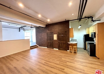 312 W 5th Street - Photo 1