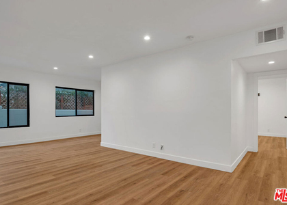 950 Havenhurst Drive - Photo 1