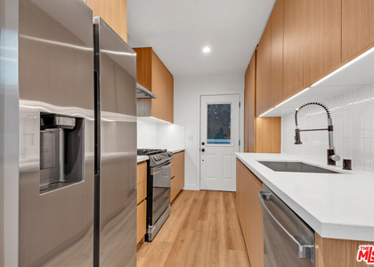 950 Havenhurst Drive - Photo 1