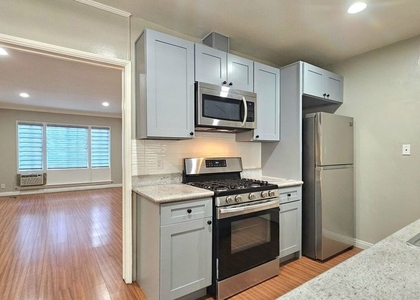1020 S Norton Avenue - Photo 1