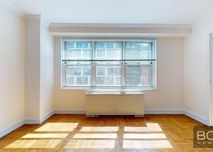 Eighth Avenue - Photo 1