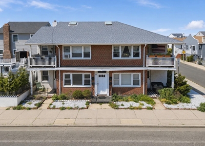 725 E Broadway - Photo 1
