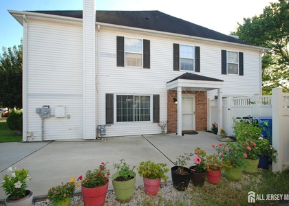 96 Brewster Circle - Photo 1