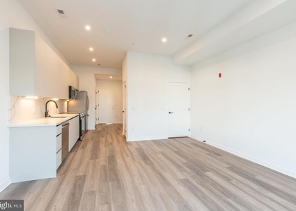 3120 W Jefferson Street - Photo 1