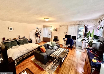 243 W Rittenhouse Street - Photo 1