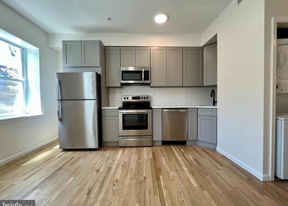 2131 W Master Street - Photo 1