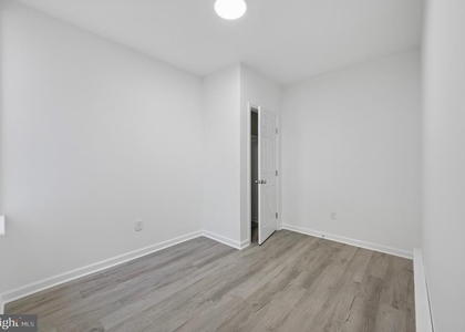 247 W Berkley Street - Photo 1