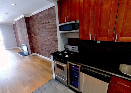 Copy of 102 E 7th St., Unit 5 - Photo 1