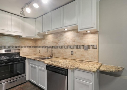 880 Glendale Terrace Ne - Photo 1