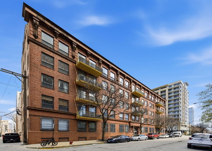 1910 S Indiana Avenue - Photo 1