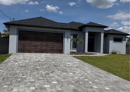 221 Sw 25th Avenue - Photo 1