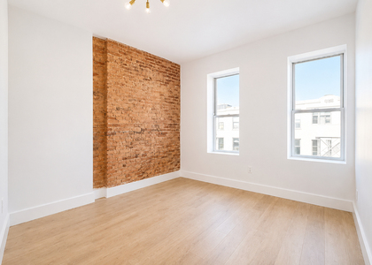 1582 DeKalb Ave - Photo 1