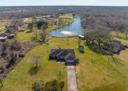 140 Lakewood Drive - Photo 1