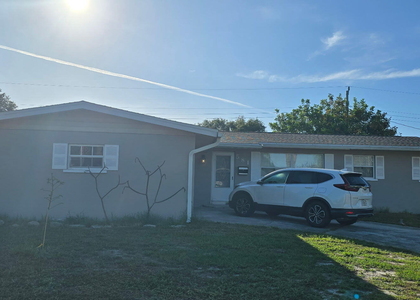 581 Oxford Avenue - Photo 1