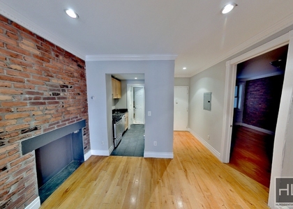 Avenue B - Photo 1
