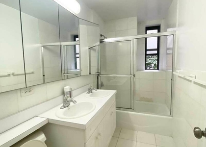 York Avenue - Photo 1