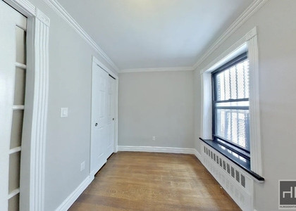 West 53 Street - Photo 1