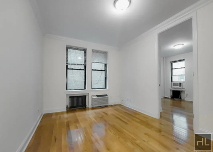 East 58 Street - Photo 1