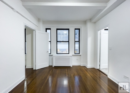 East 46 Street - Photo 1